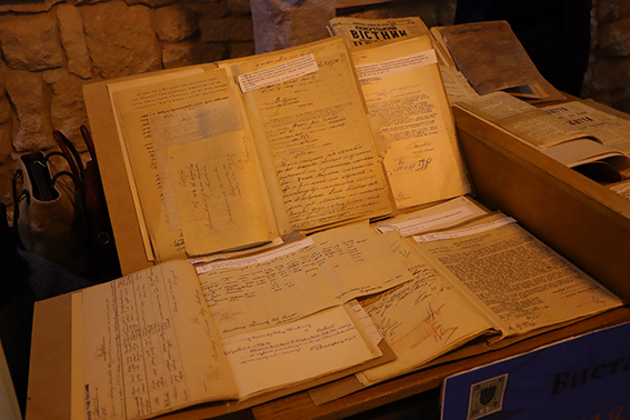 Виставка архівних документів "На шляху до Соборності України"