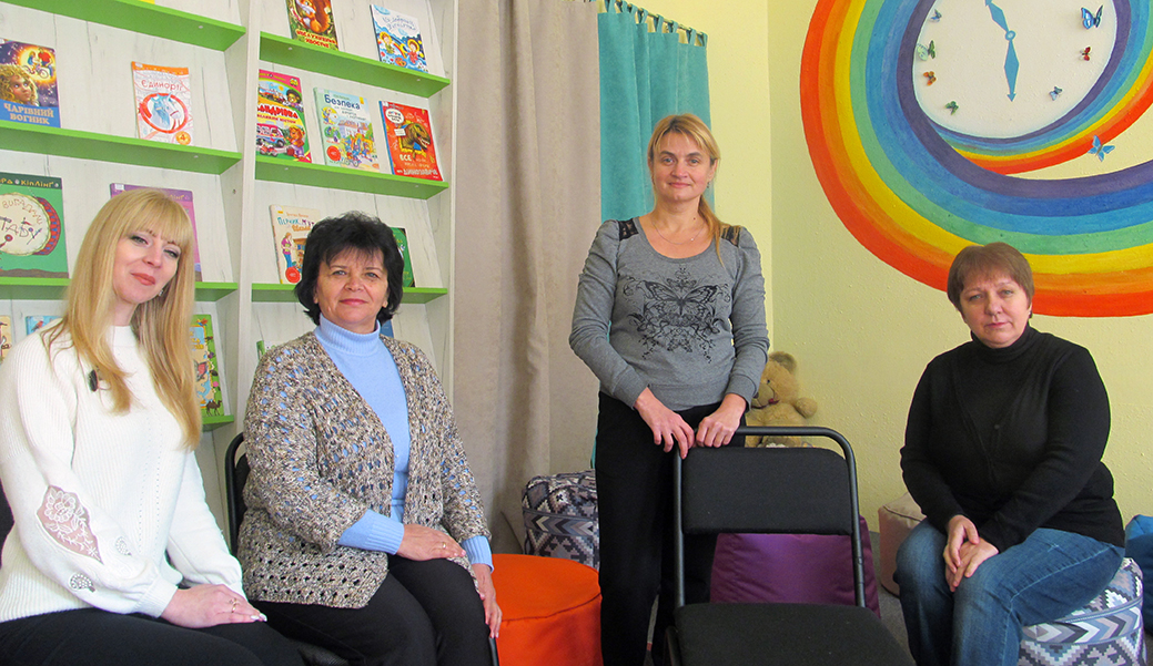 Працівники бібліотеки для дітей міста Коломиї в сучасних відремонтованих приміщеннях.