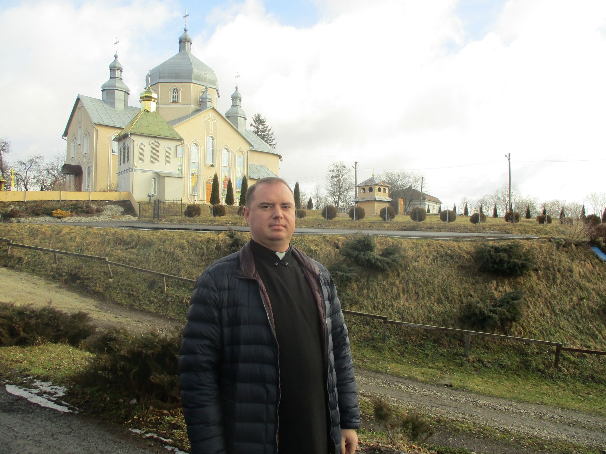 Отець Ярослав Озарків – парох церкви Святого Миколая УГКЦ у селі Новий Мартинів. 