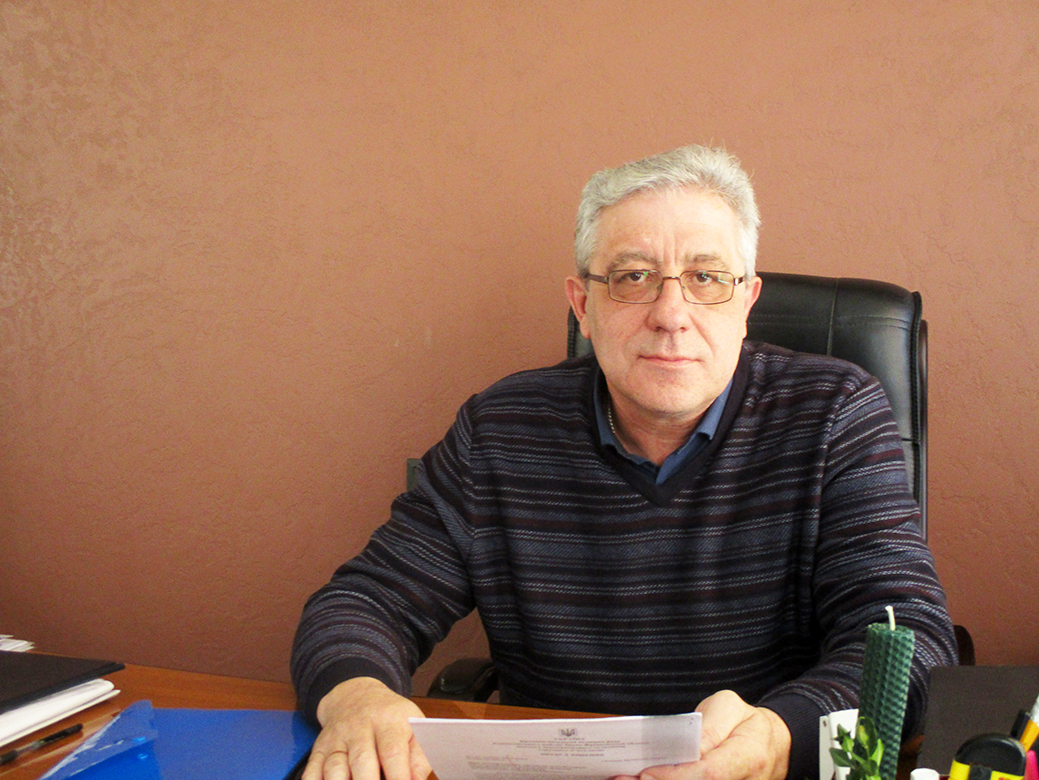 Тарас Манорик – голова  Брошнів-Осадської селищної ради територіальної громади. 