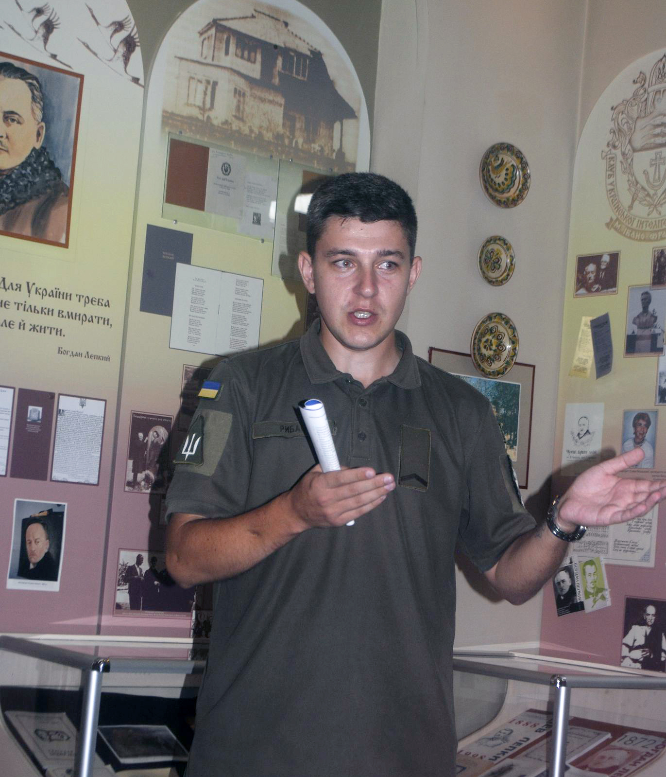 Думками про літературний захід у музеї ділиться військовослужбовець ЗСУ Максим Рибак.