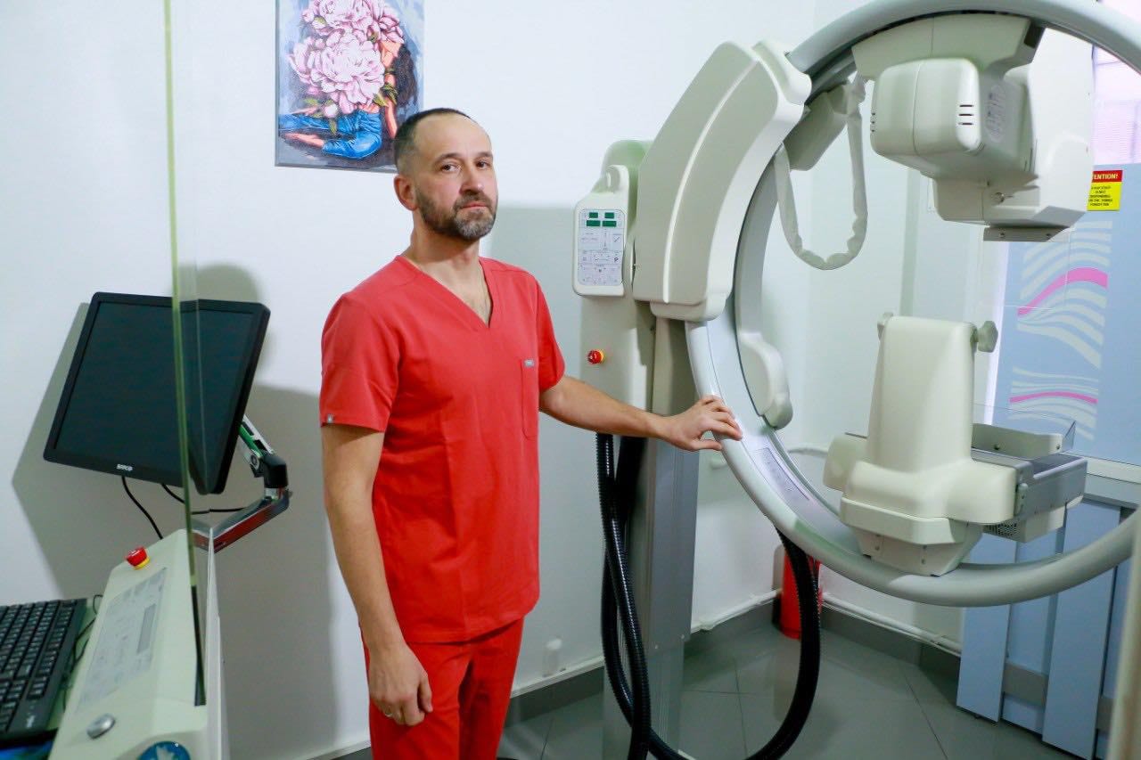 А недавно у програмі «Рецепти здоров’я» на радіо «Західний полюс» та «Канал 402» завідувач рентгенологічного відділення ЦМКЛ Ігор Соколовський представив іванофранківцям сучасний 3D мамограф, який невдовзі запрацює в лікарні.