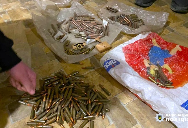 Житель Косівщини, у якого знайшли арсенал зброї, відбувся умовним терміном. ФОТО