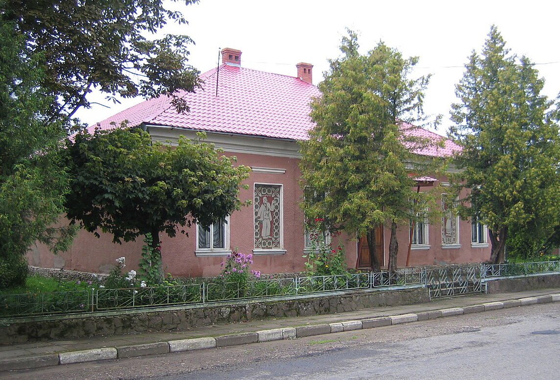 Будівля Цінівського історико-краєзнавчого народного музею.