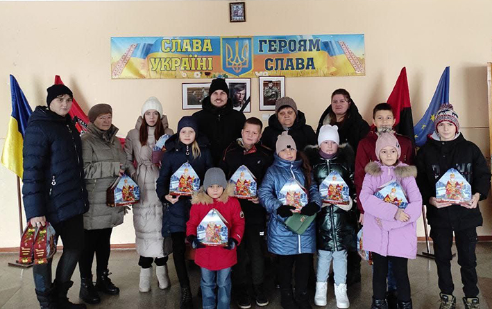 Відвідини до Святого Миколая дітей військових і людей похилого віку у селі Бовшеві