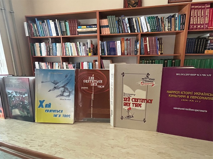 Перу В. Качкана належить близько сотні томів науково-популярних праць і художніх творів