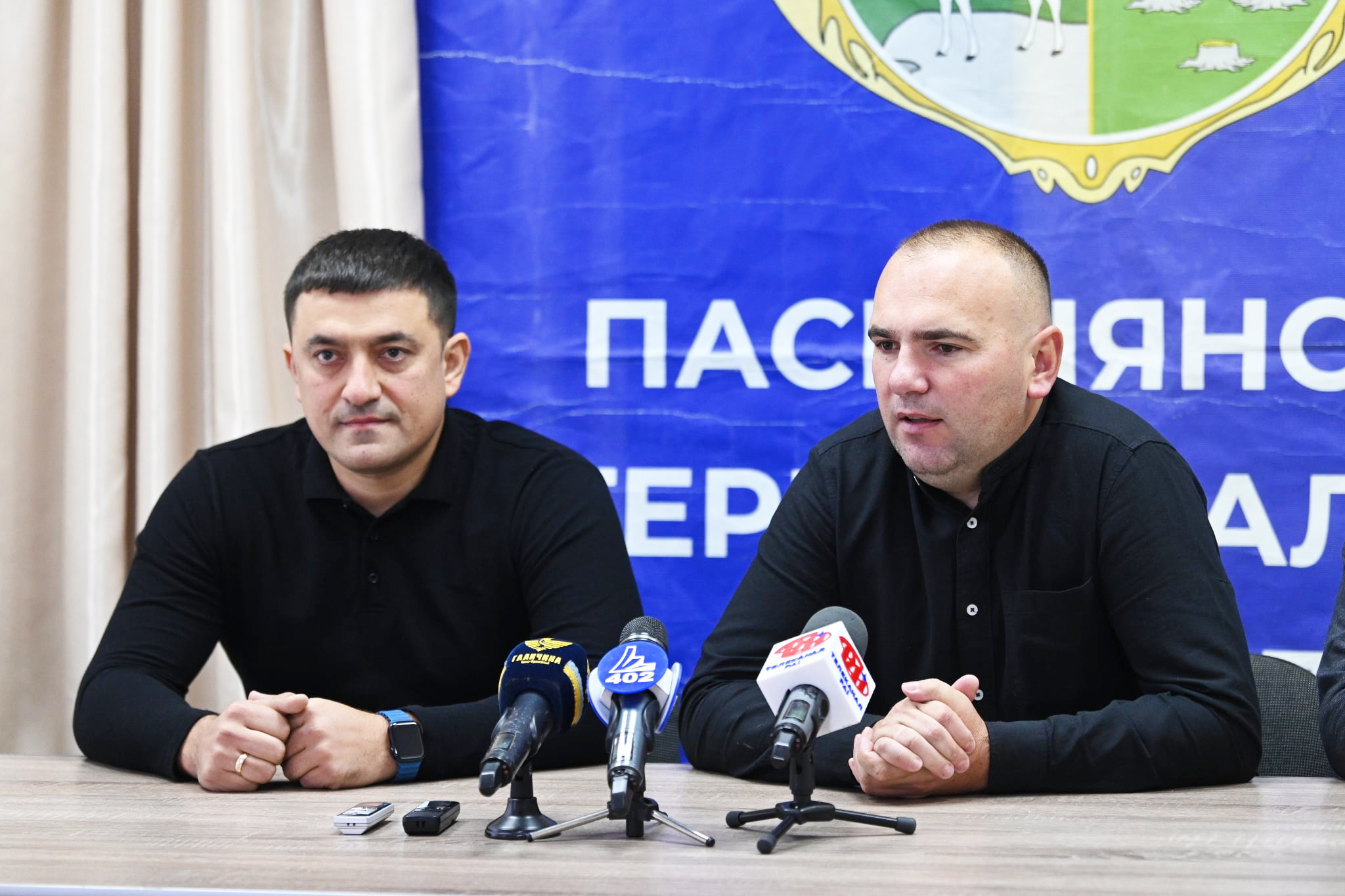 Юрій Стефанчук та Андрій Гунда під час пресконференції.