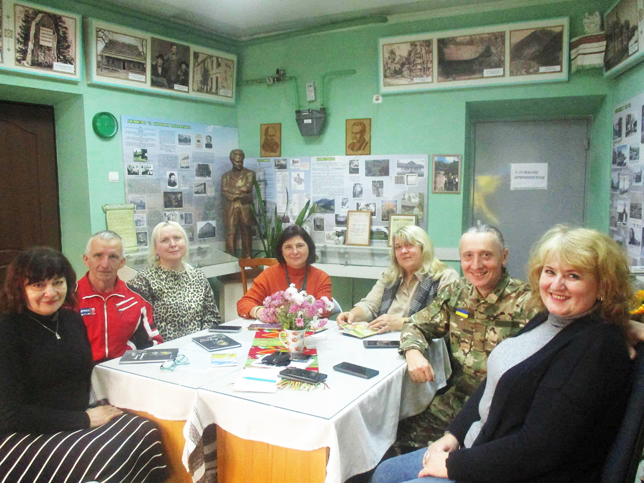 У літературному спілкуванні взяли участь членкині НСПУ Леся Ґеник, Наталя Данилюк, Світлана Ткачук, а також Наталія Баницька, Микола Істин, Дмитро Вінтоняк і Оксана Пронюк.