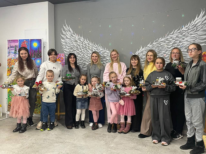 Учасники майстер-класу з родинами ветеранів війни