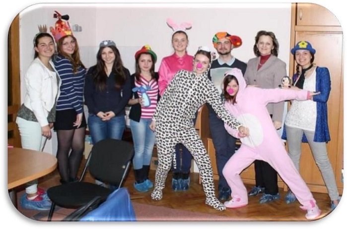 Перший вихід волонтерів проєкту "Лікар Свято" до діток (2015 рік)