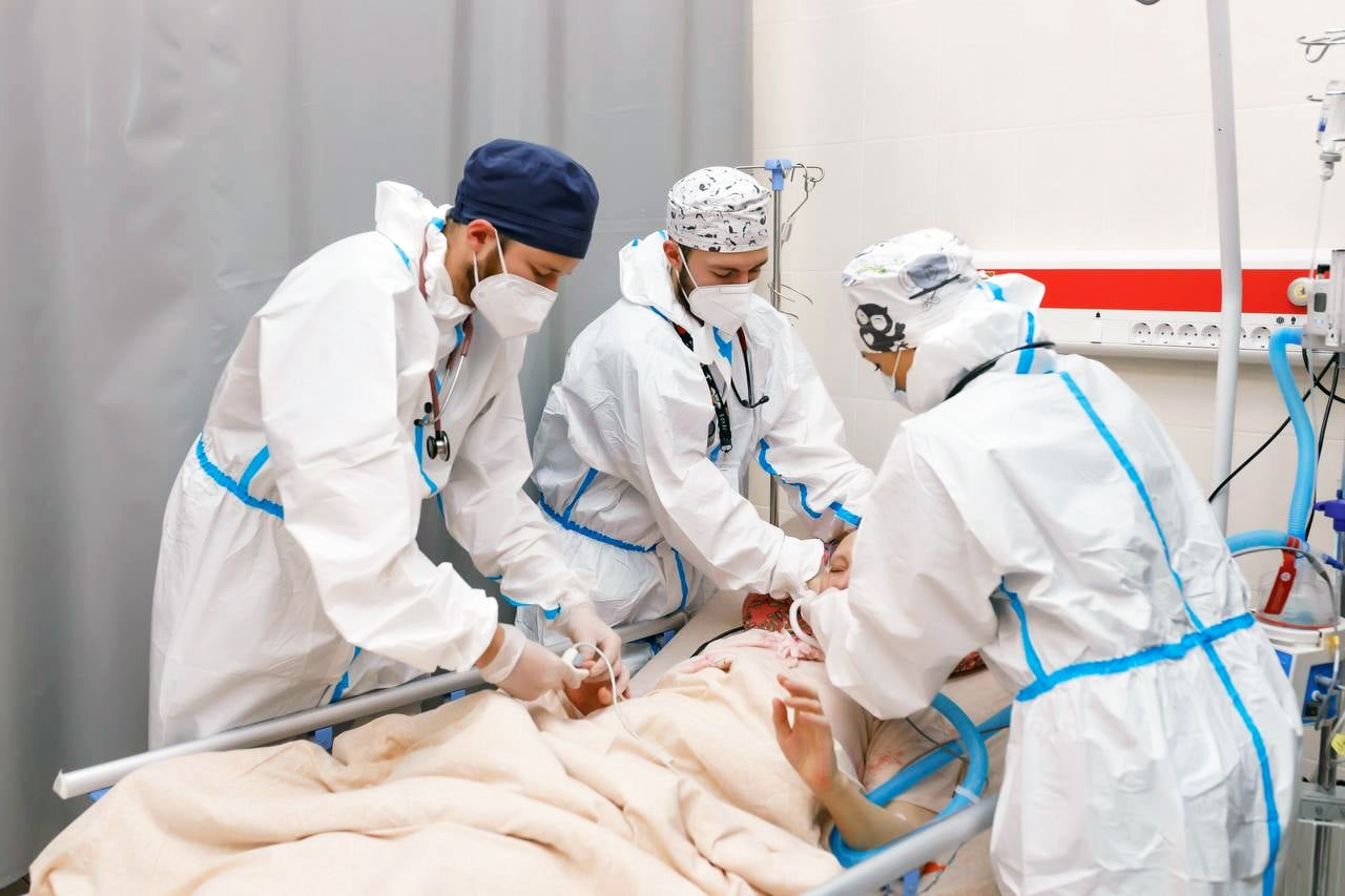 У відділенні інтенсивної терапії ЦМКЛ пацієнтів не лише приводять до тями після важких хірургічних втручань, а й виводять із коми та повертають до життя після клінічної смерті.