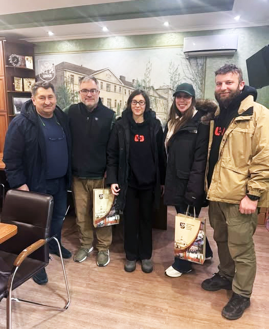 Після зустрічі із представниками компанії Prytime Medical (США) в рамках їхнього офіційного візиту до України, під час якої досягнуто домовленості про підготовку персоналу лікарні у застосуванні новітніх винаходів для покращення ведення складних операцій з ризиком кровотеч.