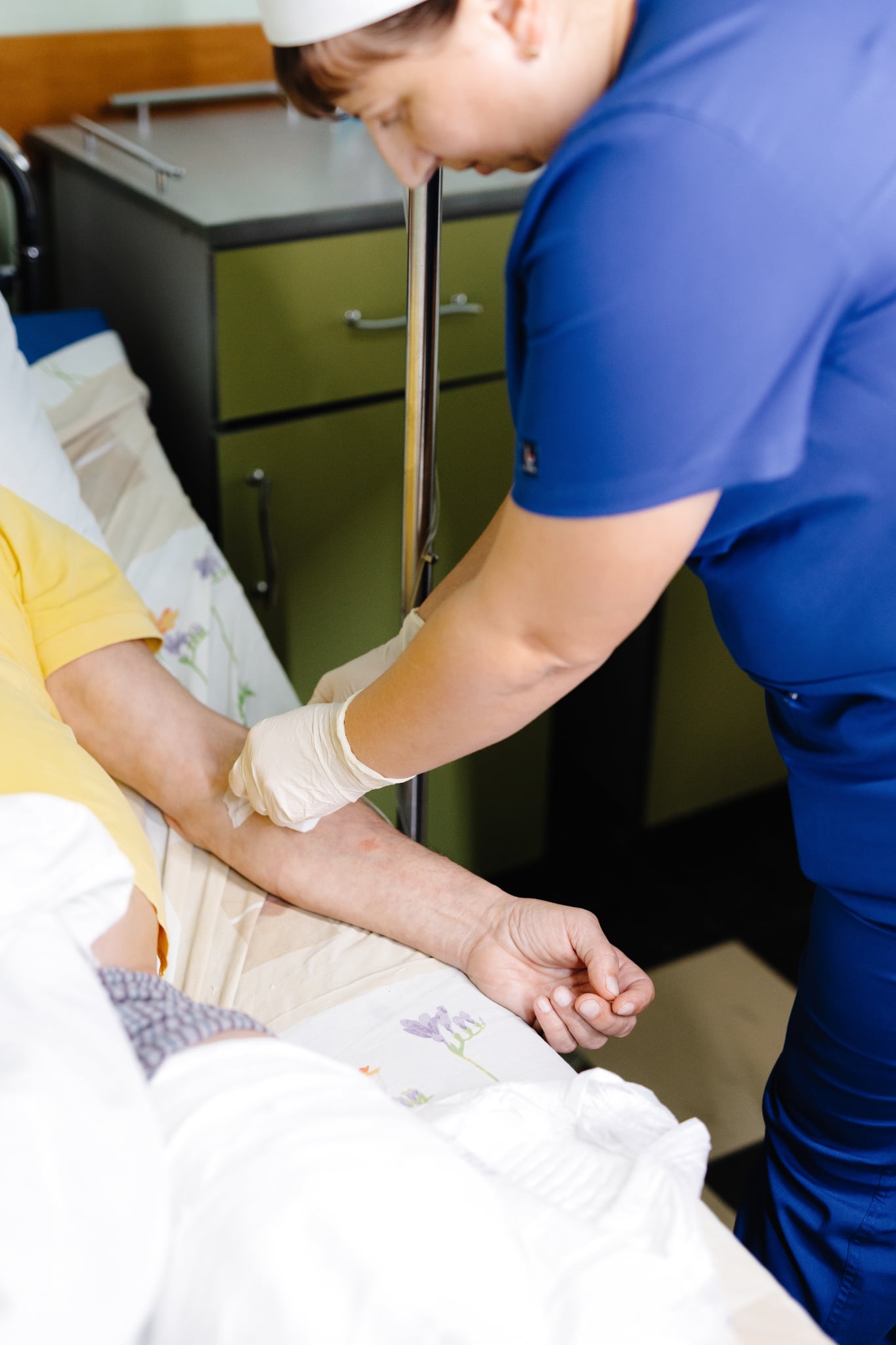 Пацієнт «під крапельницею» – стандартний атрибут хірургічного відділення.