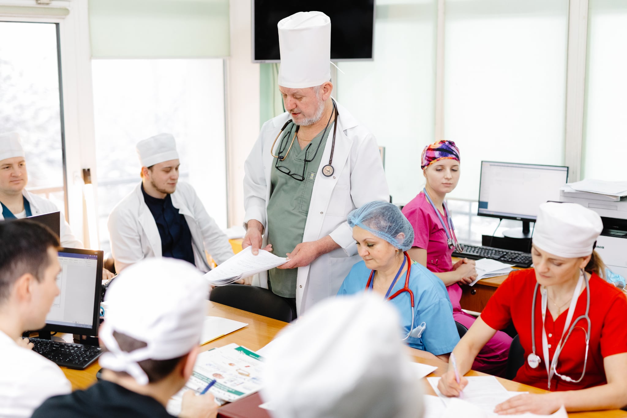 Робочі дні й тижні, а також результати лікарських обходів належить колективно аналізувати й підсумовувати.