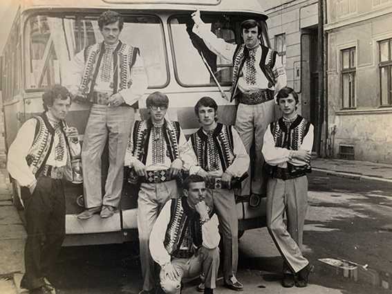 Гурт «Тайстра» біля ТБ у Чернівцях