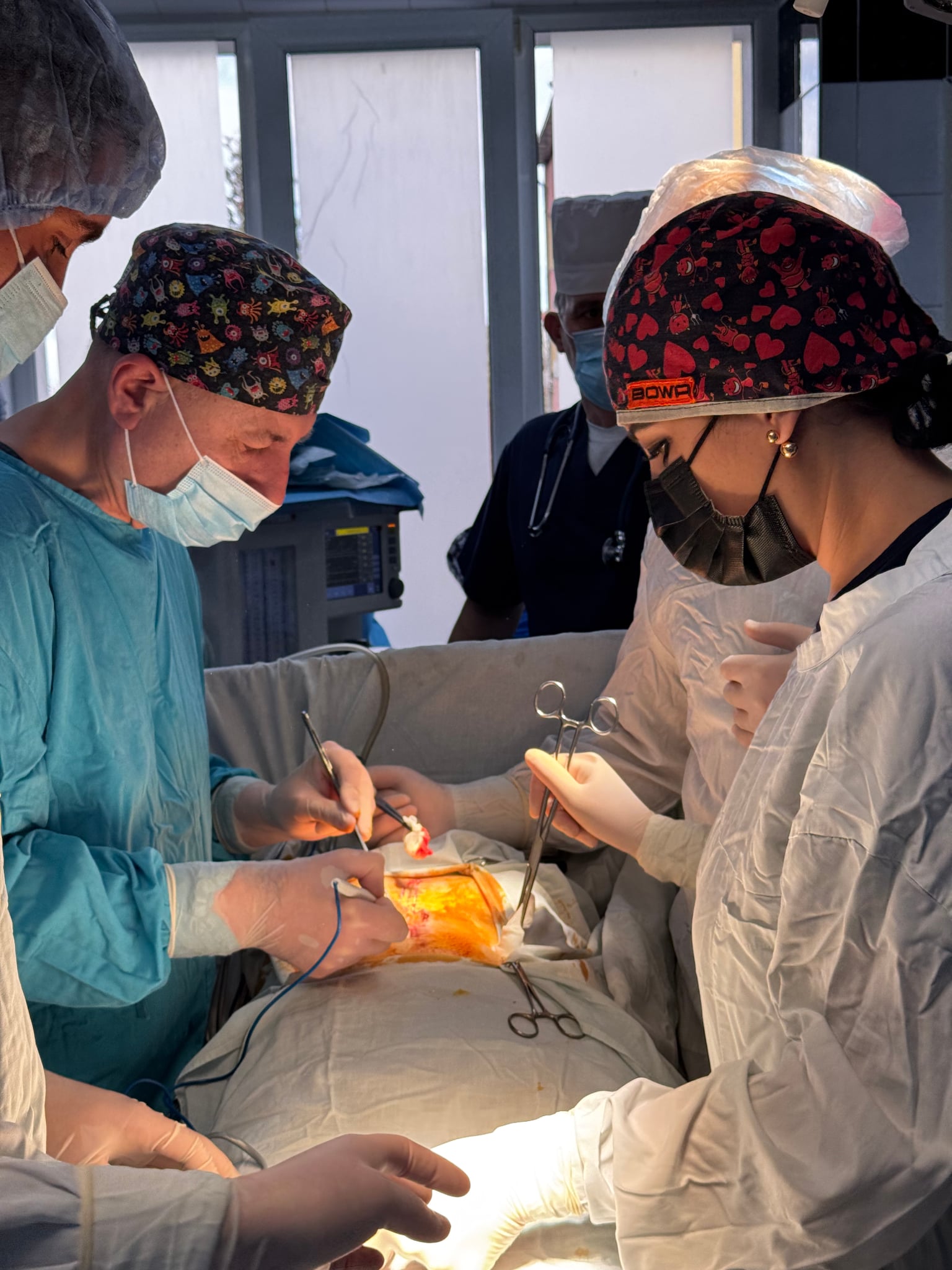  В операційній хірургічного відділення ЦМКЛ можуть одночасно виконувати до шести хірургічних втручань.