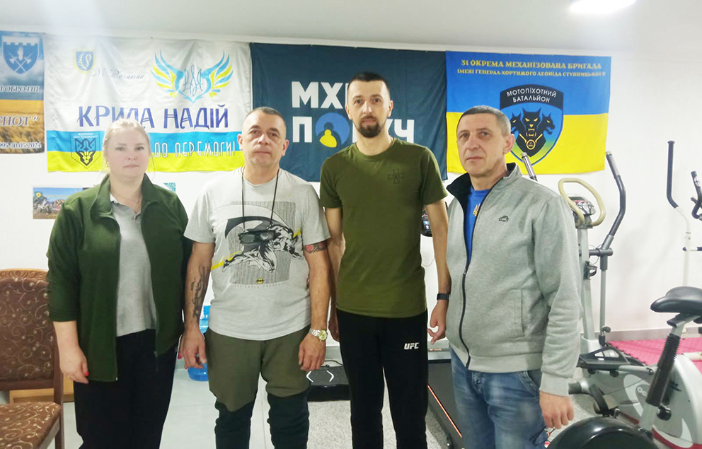 У тренажерній залі реабілітаційного центру: Анна Цуканова, Андрій Музичка, Назар Скорбач та Василь Штундер.