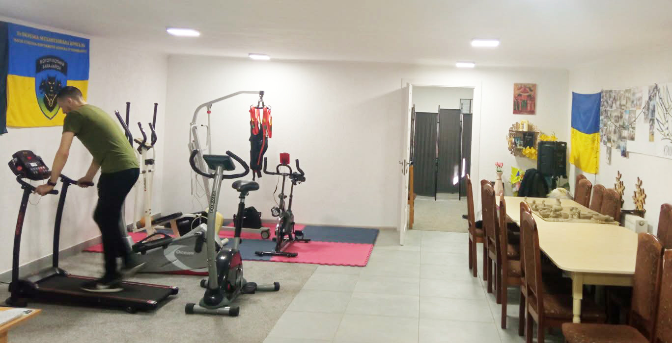 Приміщення з тренажерами для ветеранів війни.