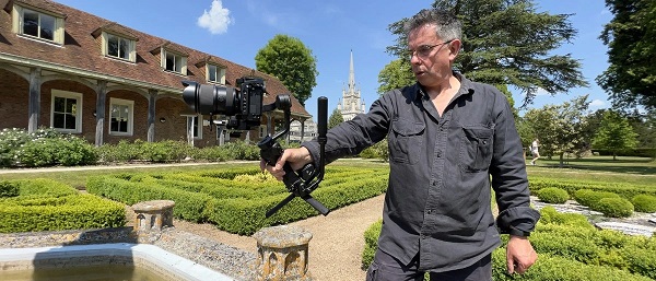 Зйомка на відкритому повітрі зі стабілізатором Zhiyun Weebill 3S у режимі нижнього хвата Sling